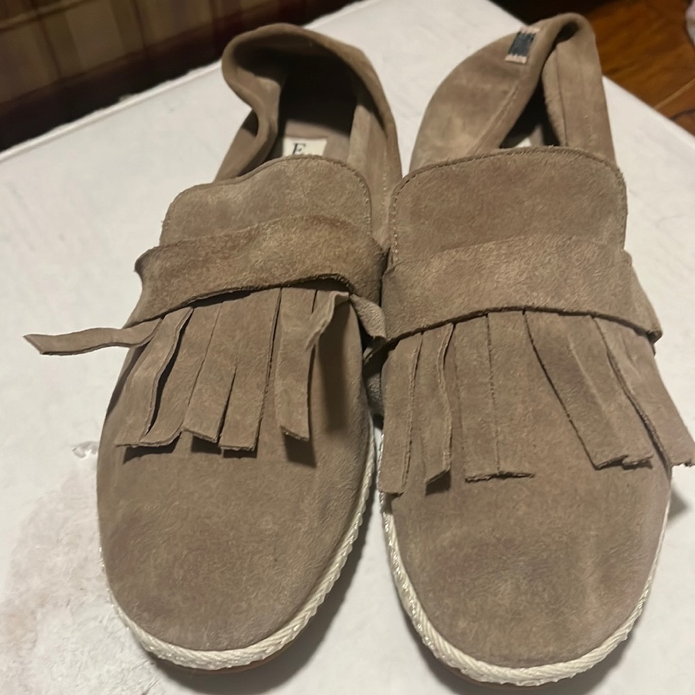 Ellen Degeneres beige Suede loafers size 9.5